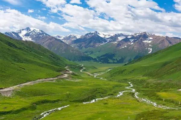 6月新疆自驾游最佳路线